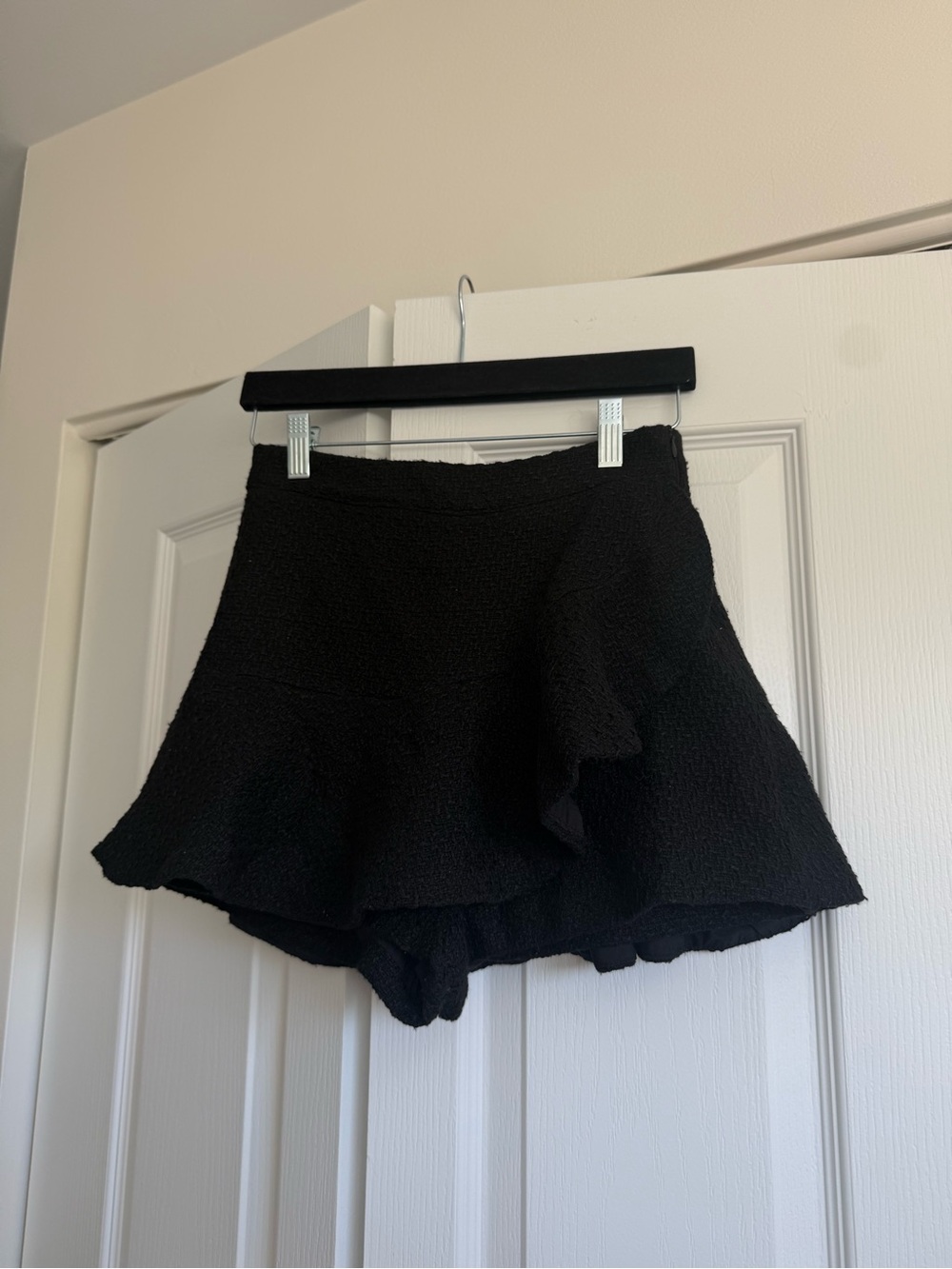 DO+BE Black Ruffle Skort Shorts